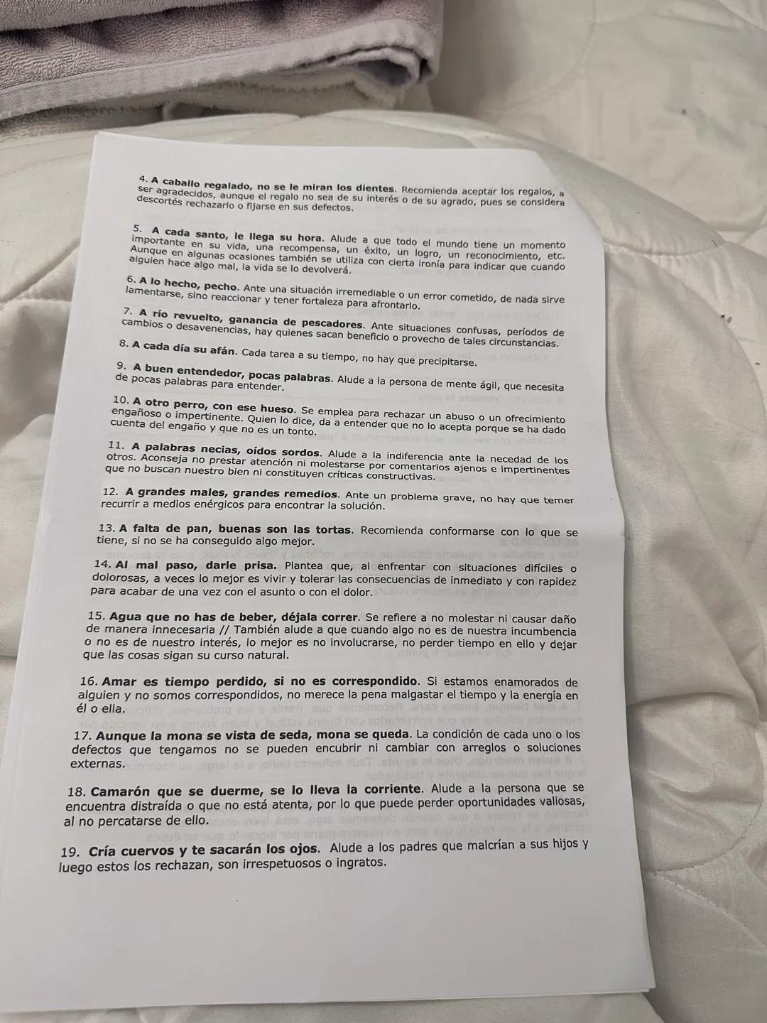 5. Estar en las nubes. Estar despistado o pensando en otra cosa. estar distraído, no
atento a lo que se está haciendo o pensando en alguna o